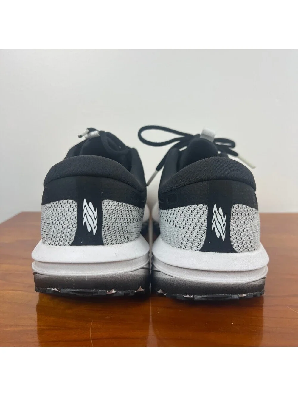 Brooks Revel 7 Running Shoes White Black Men's Size 10 D Like New Sneakers
